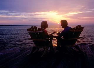 https://www.hiltonsandestinbeach.com/resources/media/images/content/couples/coup-beach.jpg
