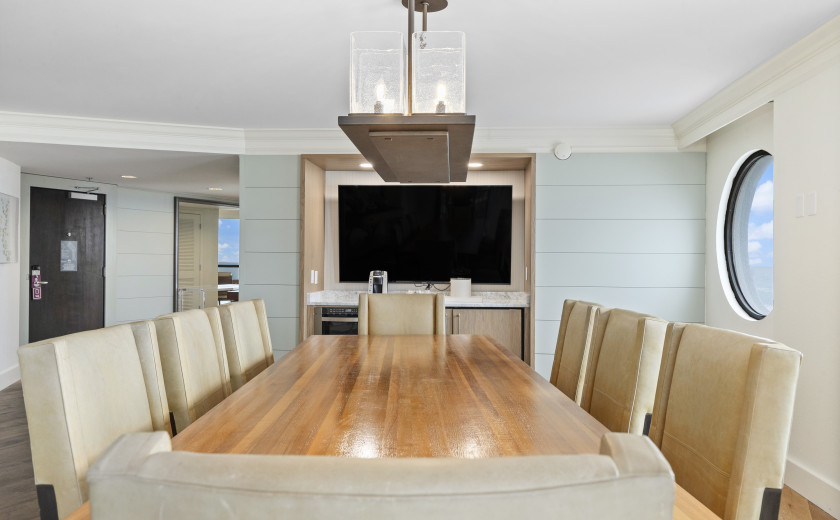 Formal dining space in hotel room at Hilton Sandestin Beach