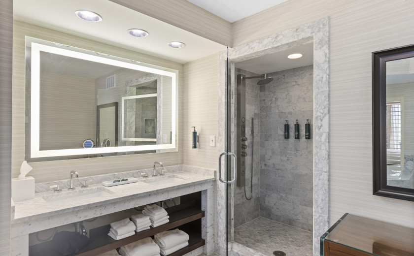 Tiled resort bathroom at Hilton's Destin hotel