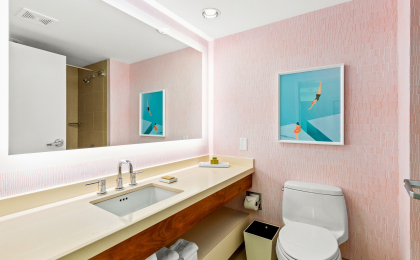 destin hotel bathroom